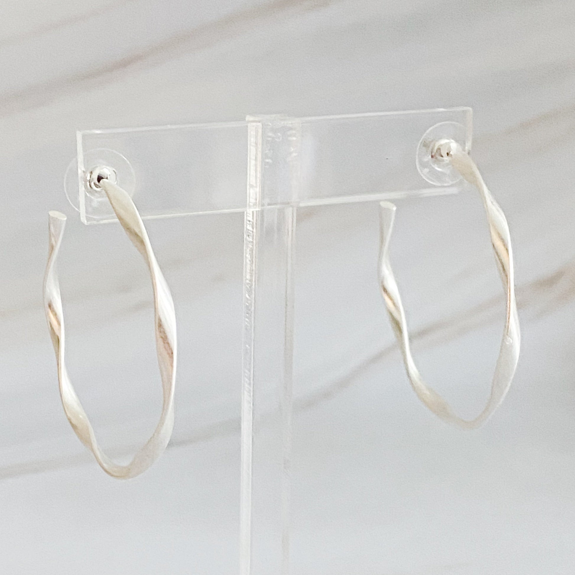 Sleek and Stylish Gentle Wave Hoop Earrings for Effortless Elegance