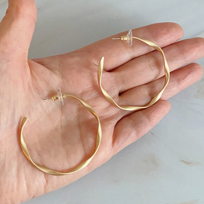 Sleek and Stylish Gentle Wave Hoop Earrings for Effortless Elegance