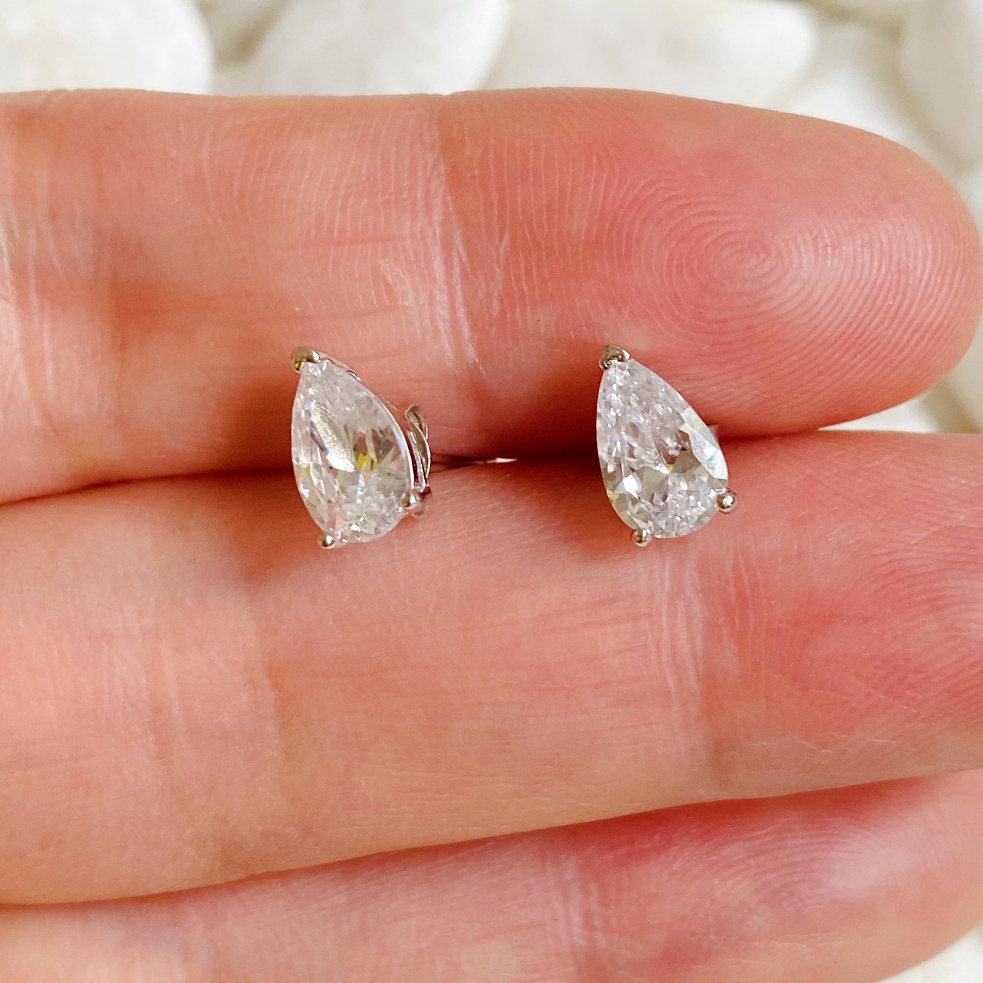 Dazzling Sterling Silver Teardrop Stud Earrings with Sparkling 5A Cubic Zirconia