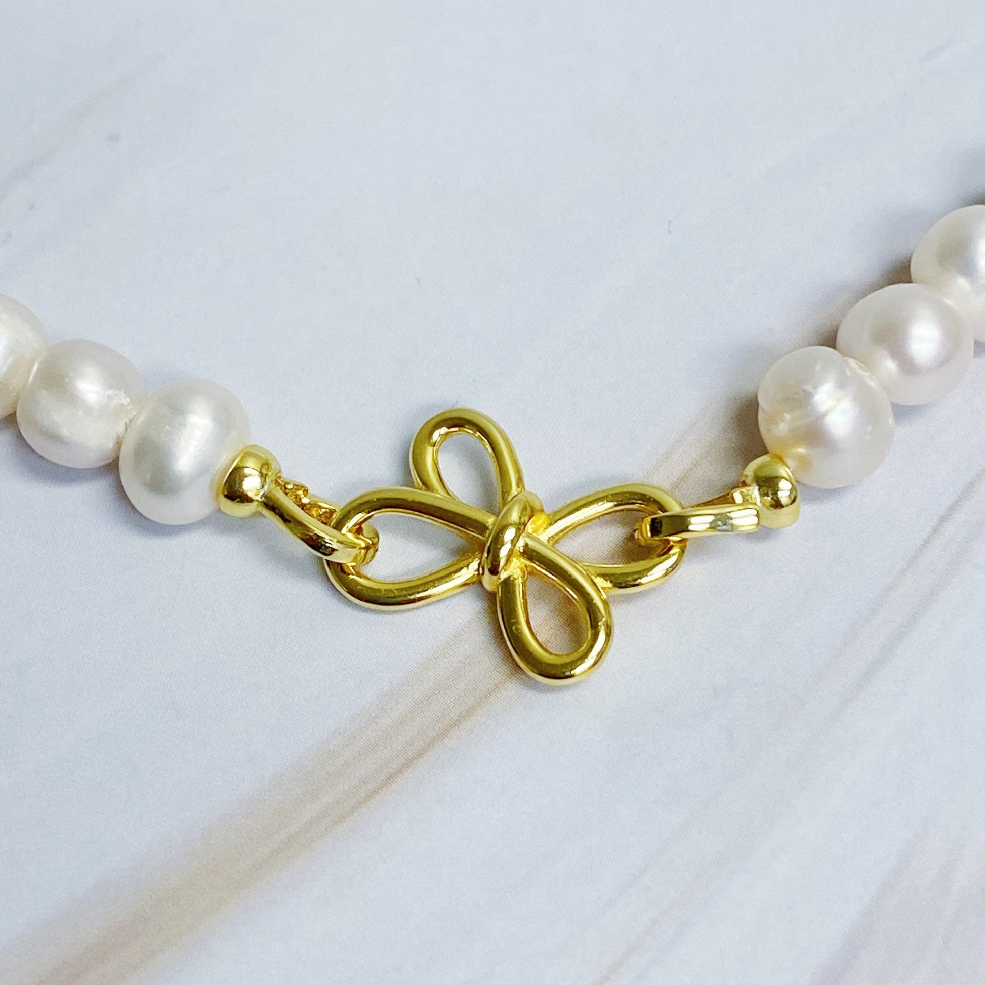 Chic and Versatile Clover Clasp Genuine Pearl Necklace with Freshwater Pearls