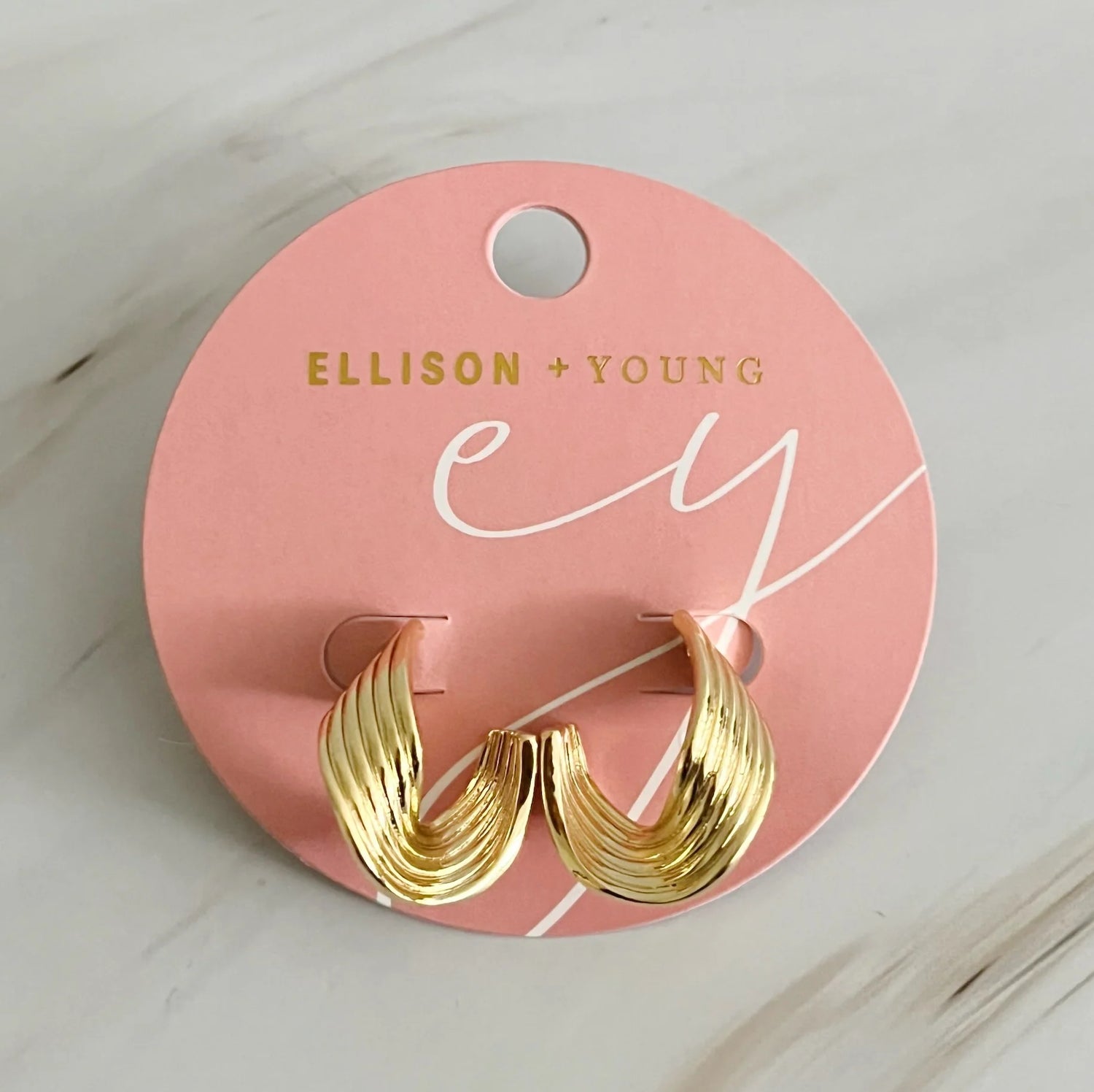 Elevate Your Style with Our Elegant Twisted Wave Hoop Earrings - The Perfect Accessory for Any Occasion