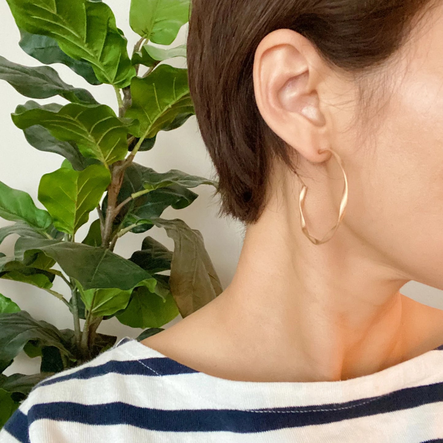 Sleek and Stylish Gentle Wave Hoop Earrings for Effortless Elegance