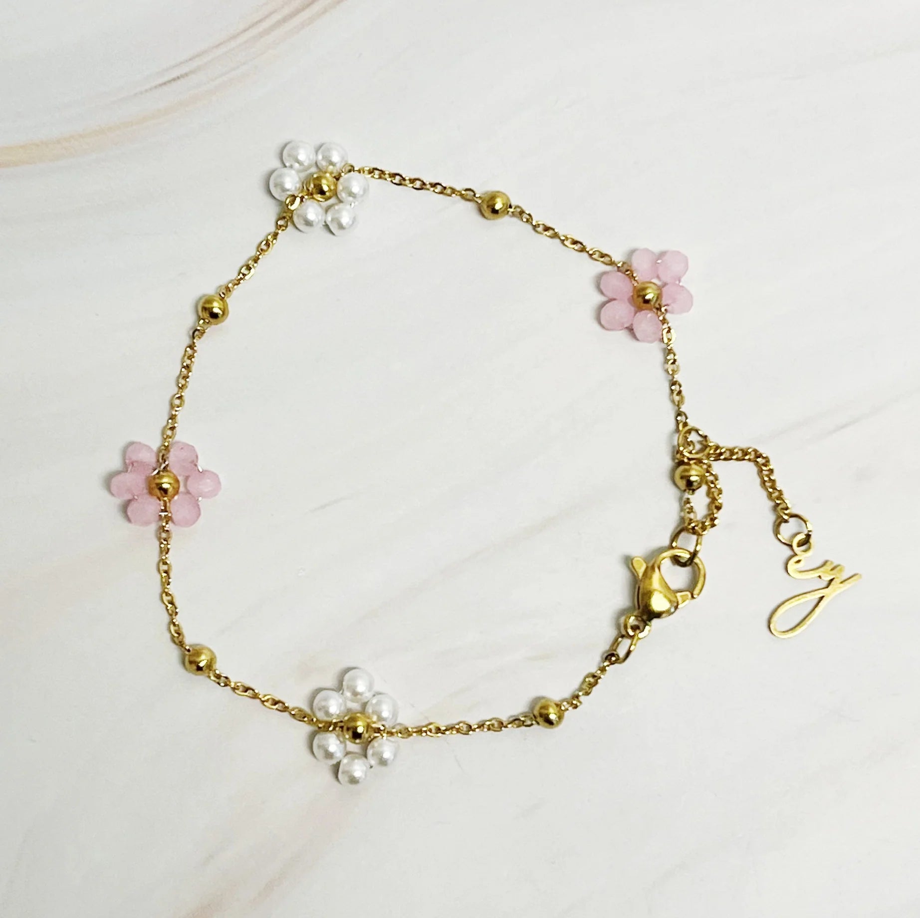 Elegant Flower Bracelet with Pearl and Glass Beads