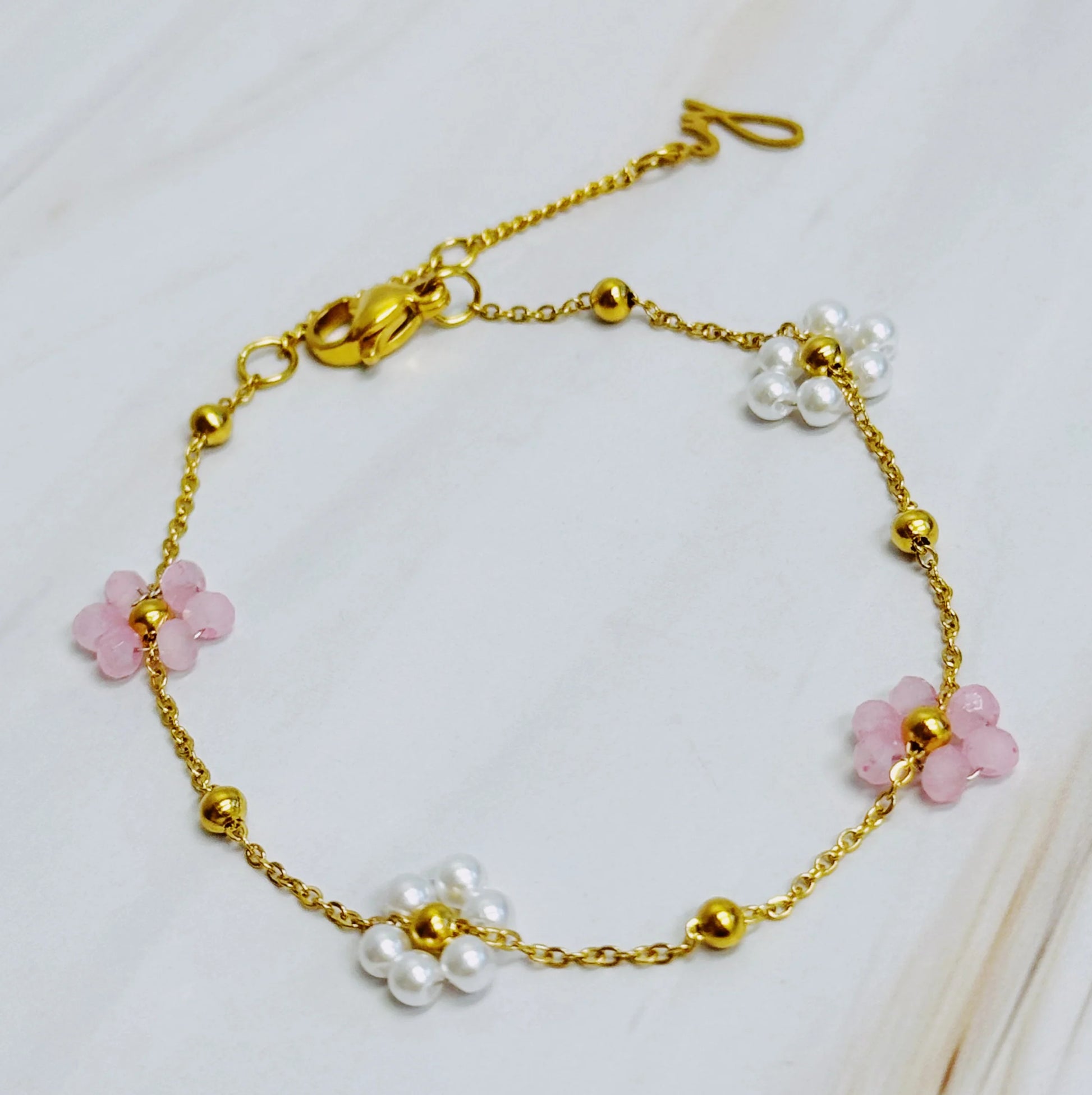 Elegant Flower Bracelet with Pearl and Glass Beads